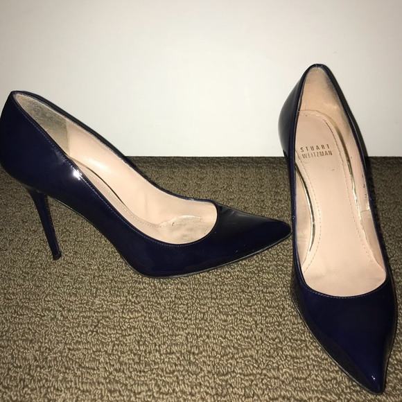 stuart weitzman navy pumps
